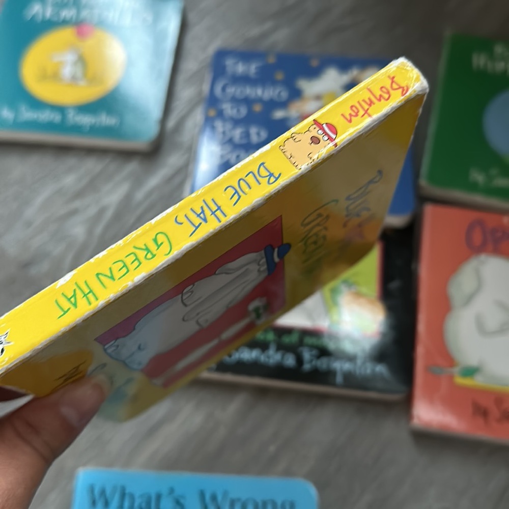 Books - Picture 3 of 4